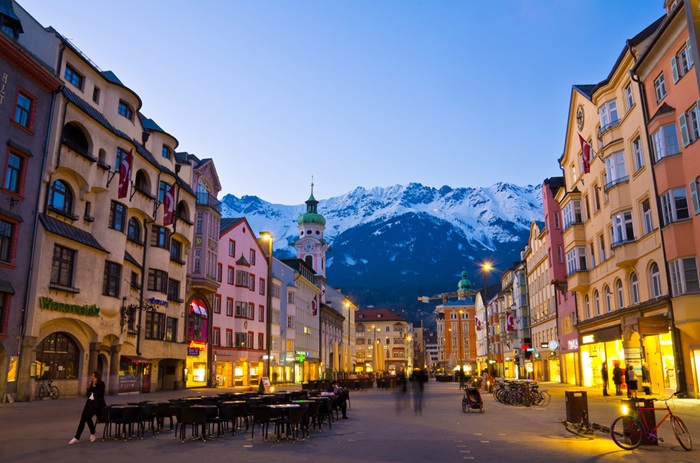 blog Prečo si Innsbruck zamiluje každý – od nadšencov mestských kaviarní po horalov na snežniciach