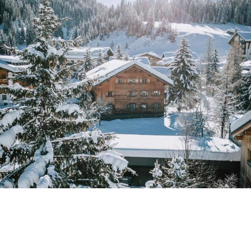 Alpina Lech - Geborgen in den Bergen