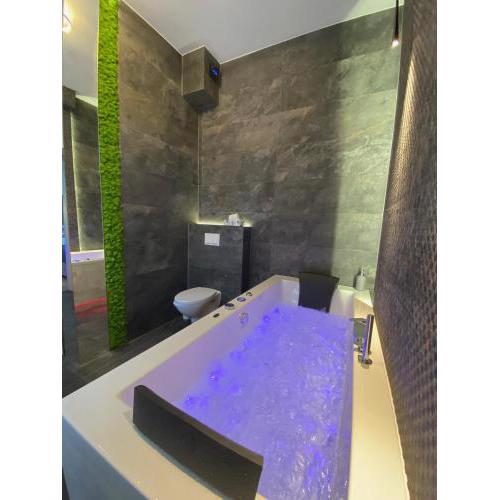 Apartament biały z jacuzzi
