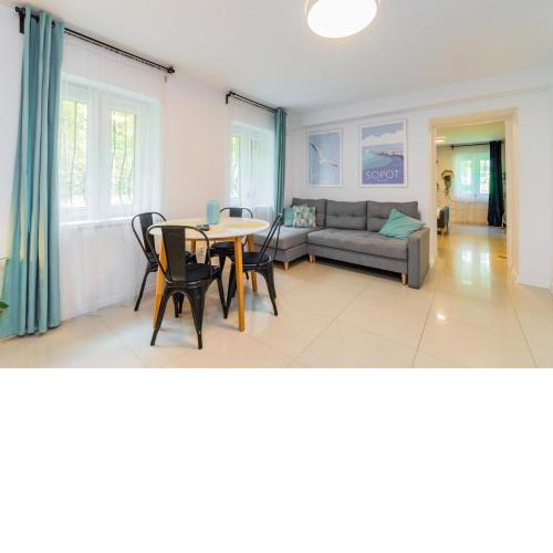 Apartament w Sopocie w przyziemiu by Grand Apartments