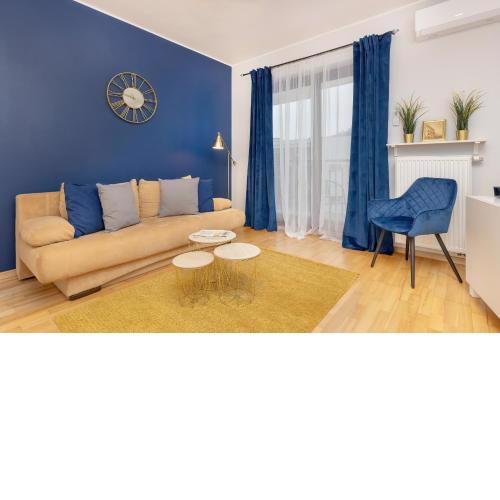 Gold & Blue Cozy Apartment in Warsaw by Noclegi Renters