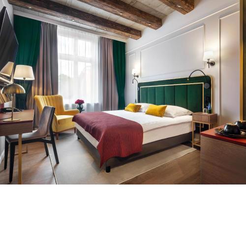 Hotel Golden Queen