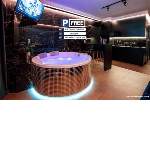 Jacuzzi Glass-House Central Station